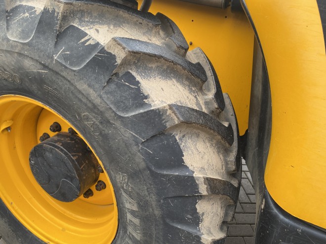 JCB 550-80 Agri Plus C/W Q fit headstock Pallet tines