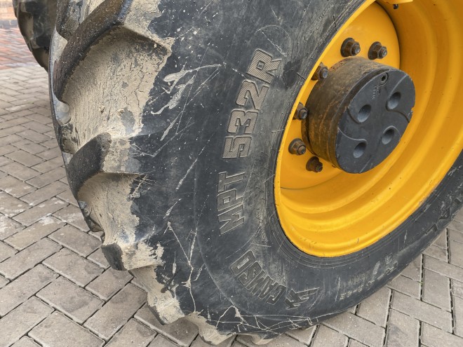 JCB 550-80 Agri Plus C/W Q fit headstock Pallet tines