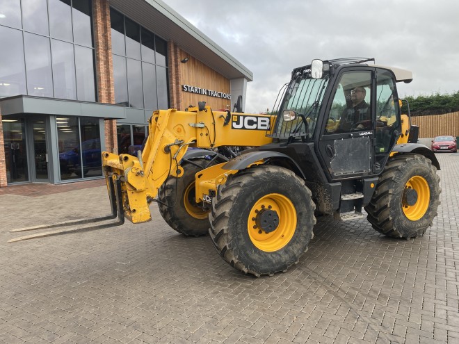 JCB 550-80 Agri Plus C/W Q fit headstock Pallet tines