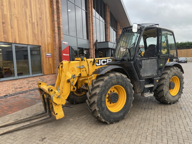 JCB 550-80 Agri Plus C/W Q fit headstock Pallet tines