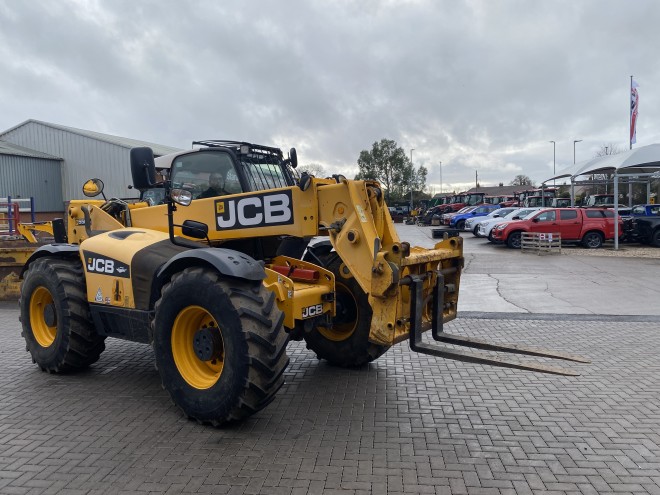 JCB 550-80 Agri Plus C/W Q fit headstock Pallet tines