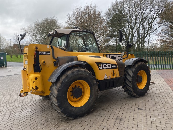 JCB 550-80 Agri Plus C/W Q fit headstock Pallet tines