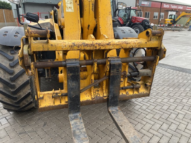 JCB 550-80 Agri Plus C/W Q fit headstock Pallet tines
