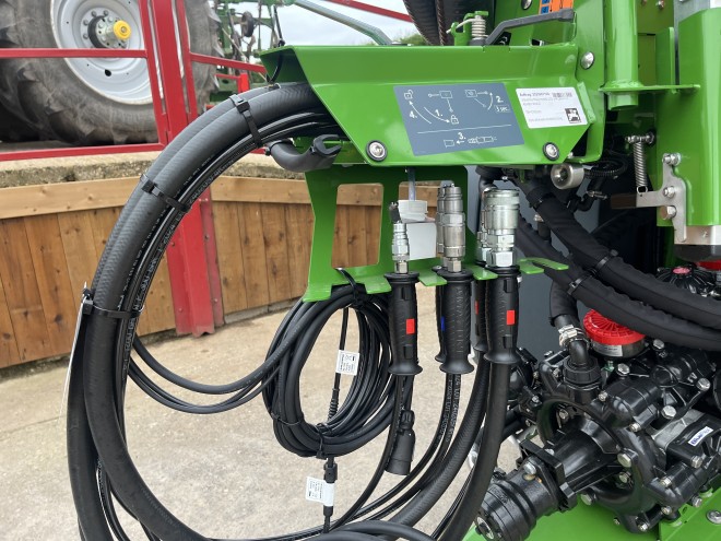 Amazone UX 5201 36M Trailed Sprayer Super L 3 boom Hydraulic pump Contour control Swing Stop
