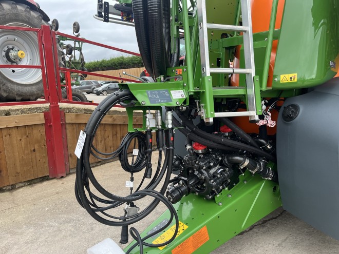 Amazone UX 5201 36M Trailed Sprayer Super L 3 boom Hydraulic pump Contour control Swing Stop