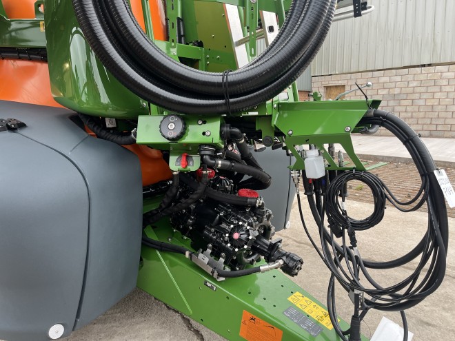 Amazone UX 5201 36M Trailed Sprayer Super L 3 boom Hydraulic pump Contour control Swing Stop