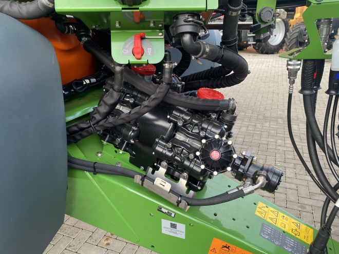 Amazone UX 5201 36M Trailed Sprayer Super L 3 boom Hydraulic pump Contour control Swing Stop