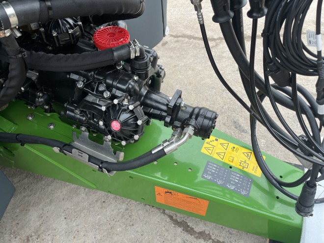 Amazone UX 5201 36M Trailed Sprayer Super L 3 boom Hydraulic pump Contour control Swing Stop
