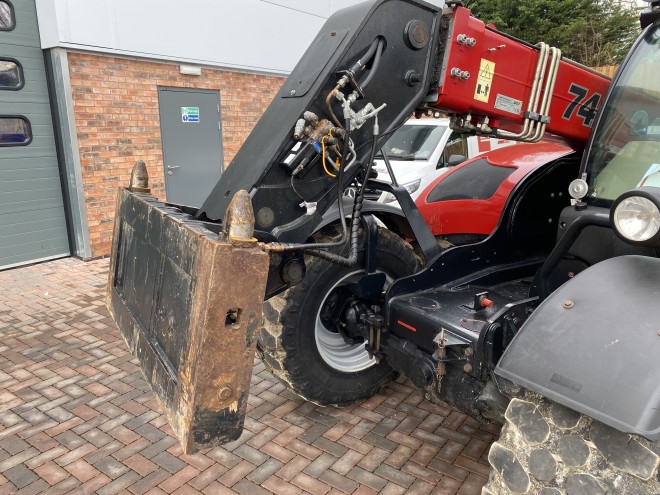 Case IH Farmlift 742 Telescopic Handler with Pin and Cone Carriage