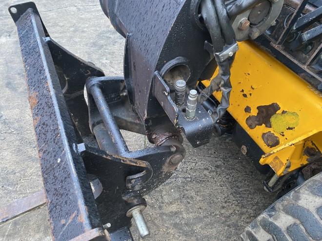JCB 520-40 Telescopic Handler with pallet forks