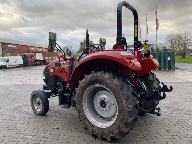 Case IH Farmall 55C 2WD Powershuttle ROPS