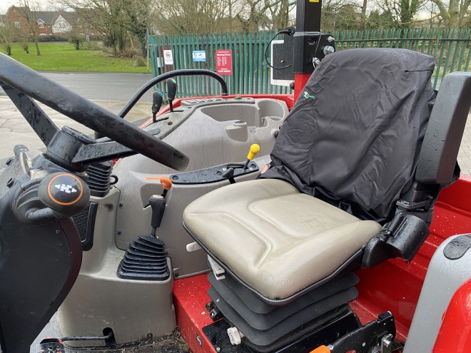 Case IH Farmall 55C 2WD Powershuttle ROPS