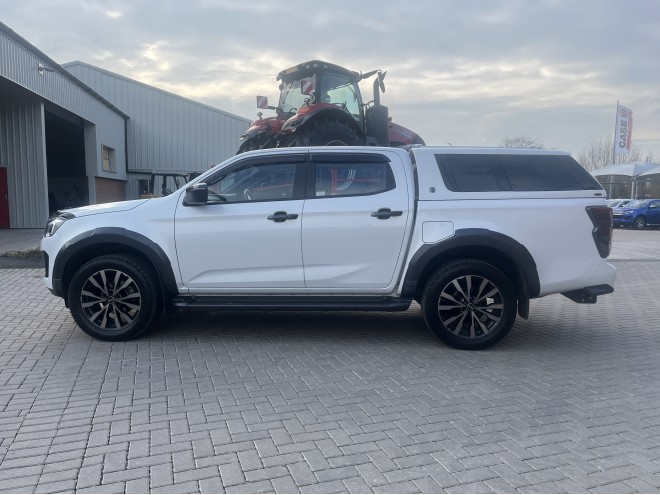 Isuzu D-MAX V-Cross Automatic DEMO