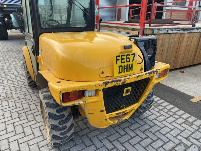 JCB 520-40 Telehandler with pallet tines