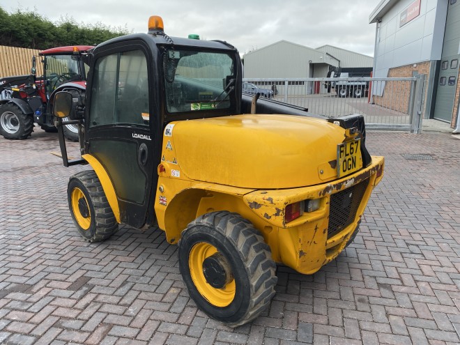 JCB 520-40 Telehandler with pallet tines