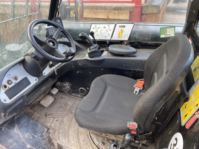 JCB 520-40 Telehandler with pallet tines