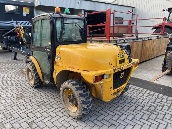 JCB 520-40 Telehandler with pallet tines
