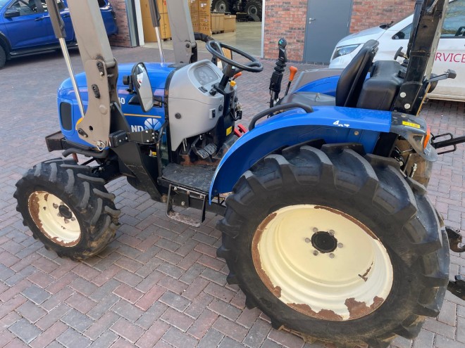 New Holland Boomer 40 4WD C/W MX C4 Loader