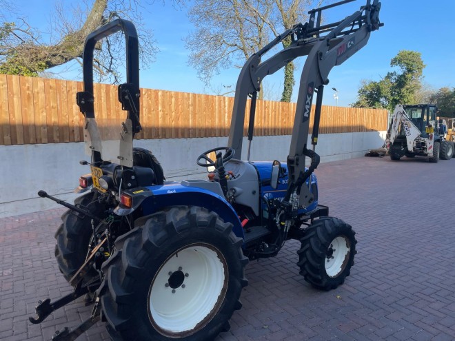 New Holland Boomer 40 4WD C/W MX C4 Loader