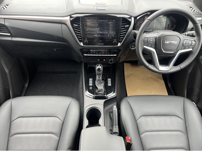 Isuzu D-MAX DL40 Auto Obsidian Grey