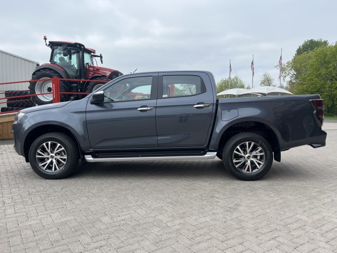 Isuzu D-MAX DL40 Auto Obsidian Grey