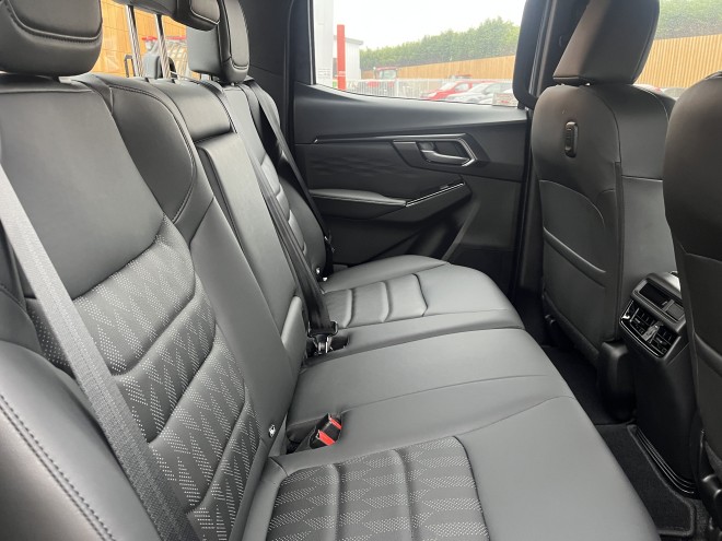 Isuzu D-MAX V-Cross Automatic Mercury Silver