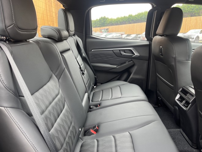 Isuzu D-MAX DL40 Auto Obsidian Grey