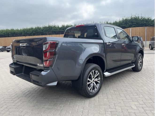 Isuzu D-MAX DL40 Auto Obsidian Grey