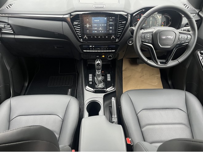 Isuzu D-MAX V-Cross Automatic Mercury Silver