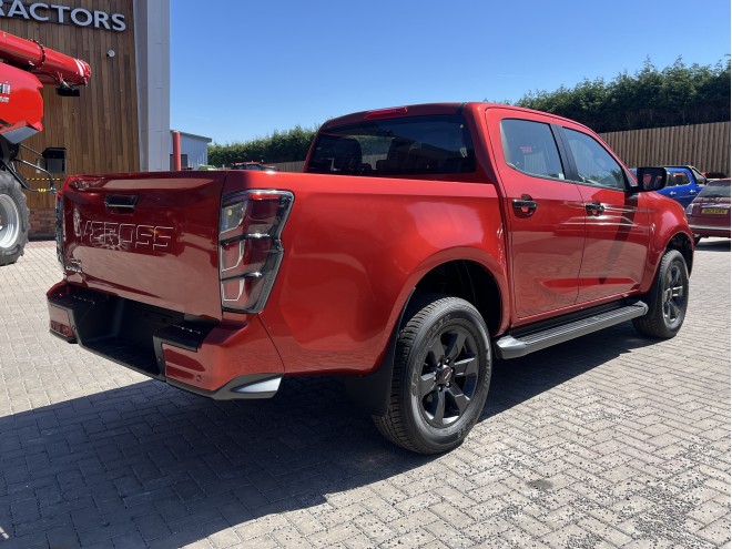 Isuzu D-MAX V-Cross Automatic Sienna Orange