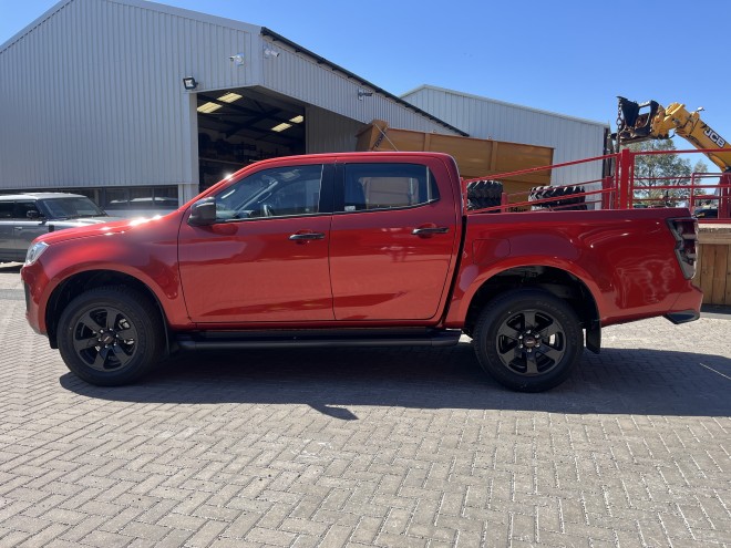 Isuzu D-MAX V-Cross Automatic Sienna Orange
