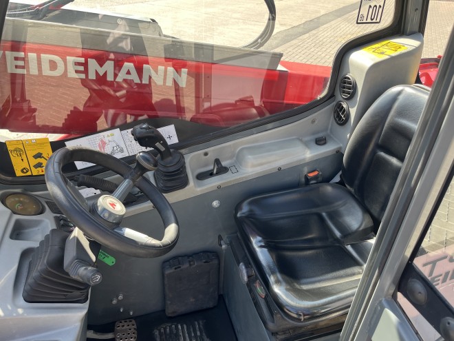 Weidemann 4512 T Euro headstock c/w pallet tines