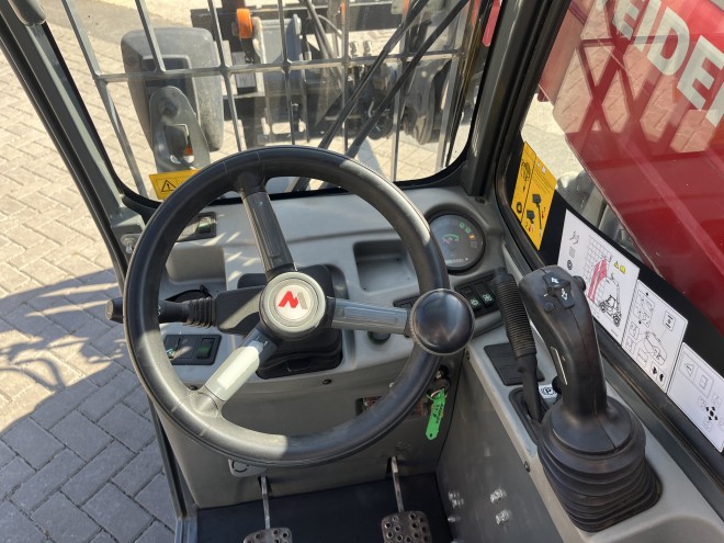 Weidemann 4512 T Euro headstock c/w pallet tines