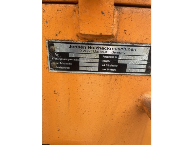 Jenson A 328 Z wood chipper tractor mounted