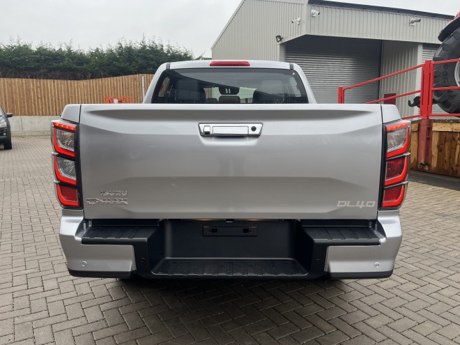 Isuzu D-MAX DL40 Auto Mercury Silver
