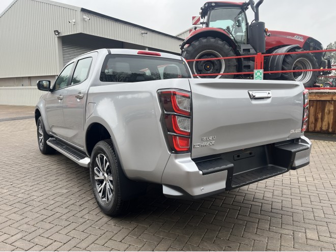 Isuzu D-MAX DL40 Auto Mercury Silver