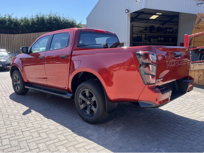 Isuzu D-MAX V-Cross Automatic Sienna Orange