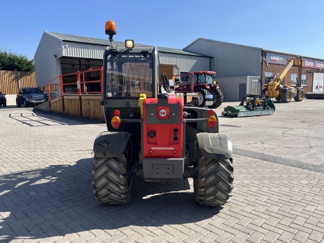 Weidemann 4512 T Euro headstock c/w pallet tines