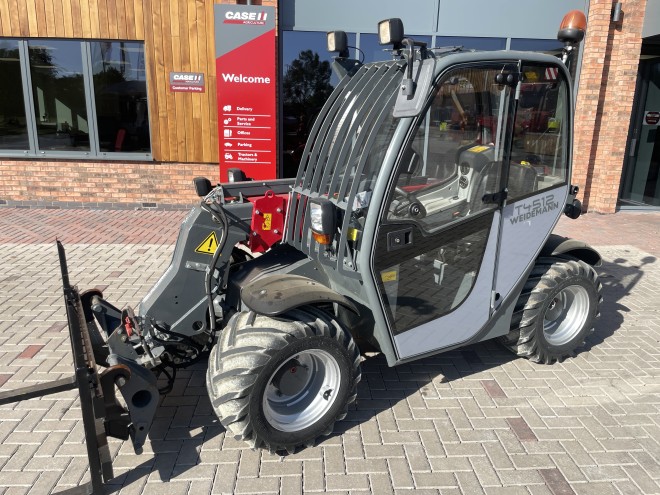 Weidemann 4512 T Euro headstock c/w pallet tines