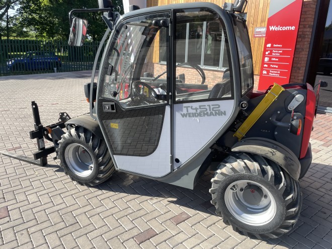 Weidemann 4512 T Euro headstock c/w pallet tines
