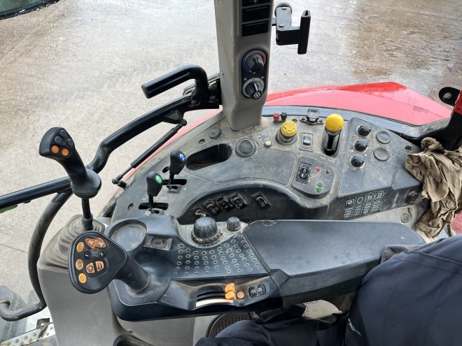 Case IH Luxxum 120 with LZR100 Loader euro headstock