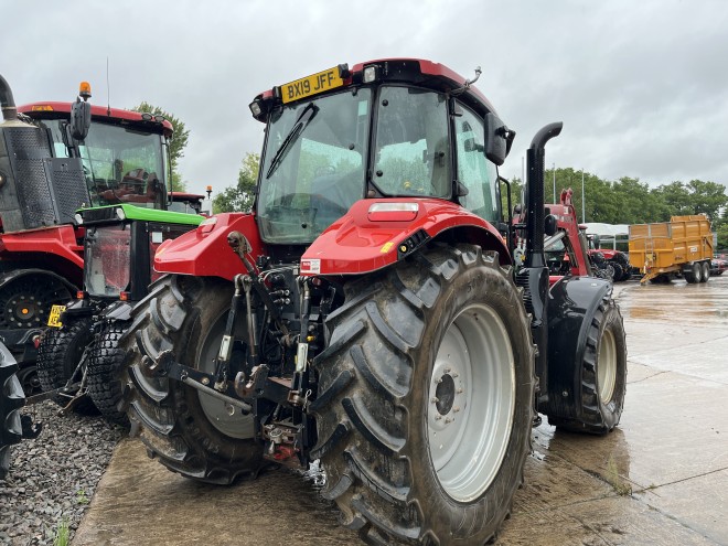 Case IH Luxxum 120 with LZR100 Loader euro headstock