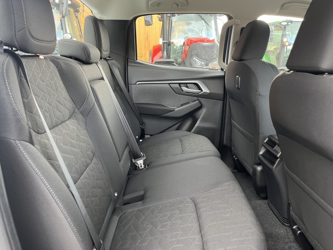 Isuzu D-Max DL20 Double Cab Splash White