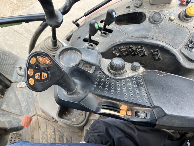 Case IH Luxxum 120 with LZR100 Loader euro headstock