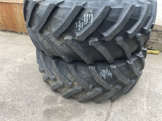 Set Wheels and Tyres for Puma 150 650/65R38 / 540/65R28