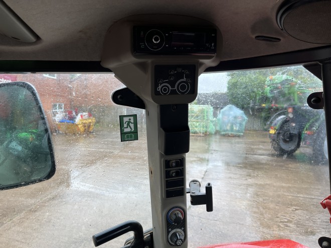 Case IH Luxxum 120 with LZR100 Loader euro headstock