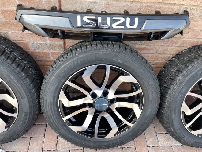 Set Isuzu wheels and tyres 19 inch Diamond Turned Alloys fitted with 255/55R19 Pirelli Scorpion tyres 5 off