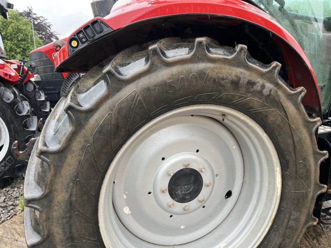 Case IH Luxxum 120 with LZR100 Loader euro headstock