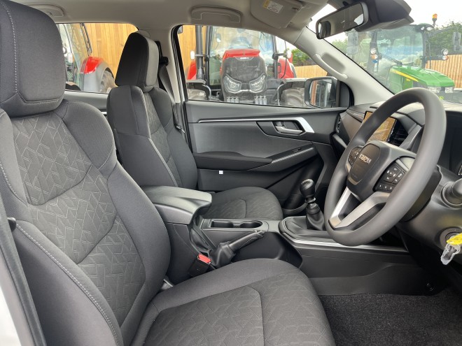 Isuzu D-Max DL20 Double Cab Splash White