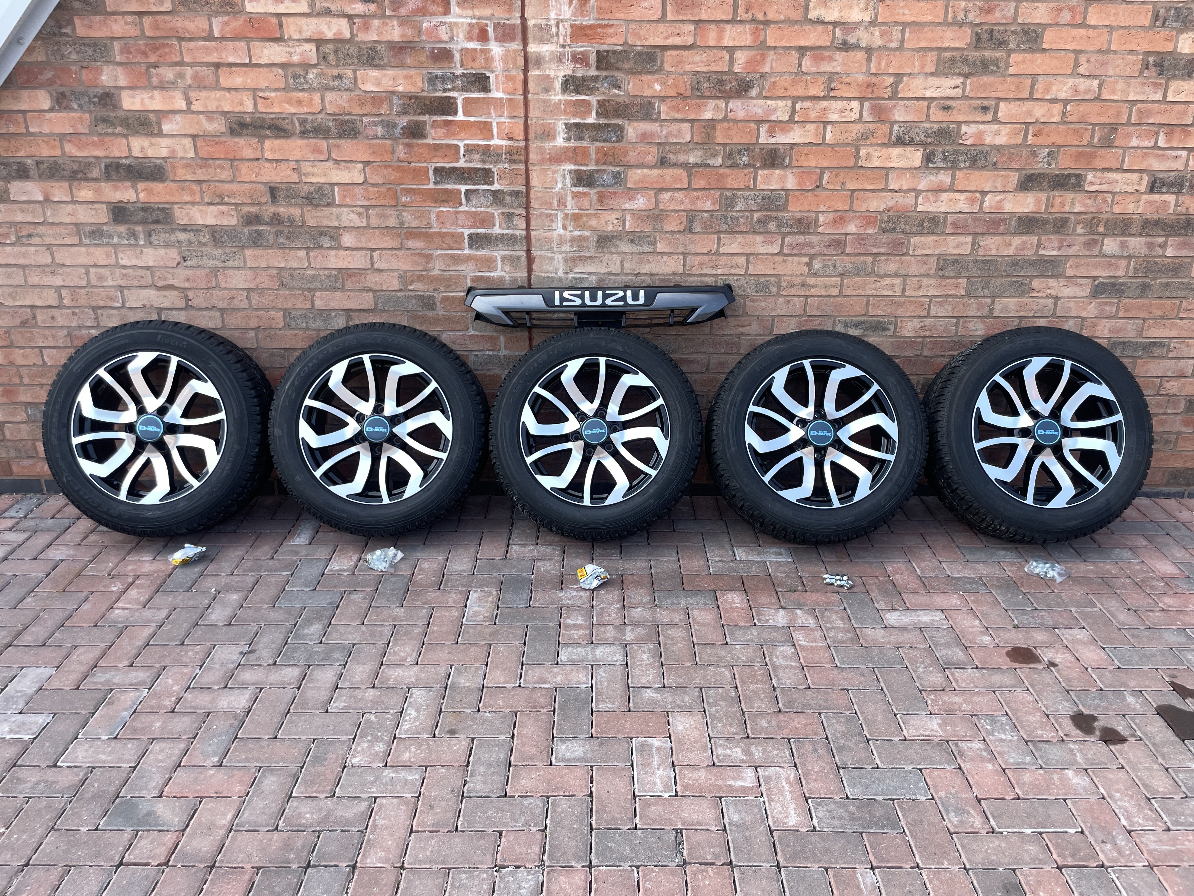 Isuzu Invader Rim Set Isuzu wheels and tyres 19 inch Diamond Turned Alloys fitted with ...